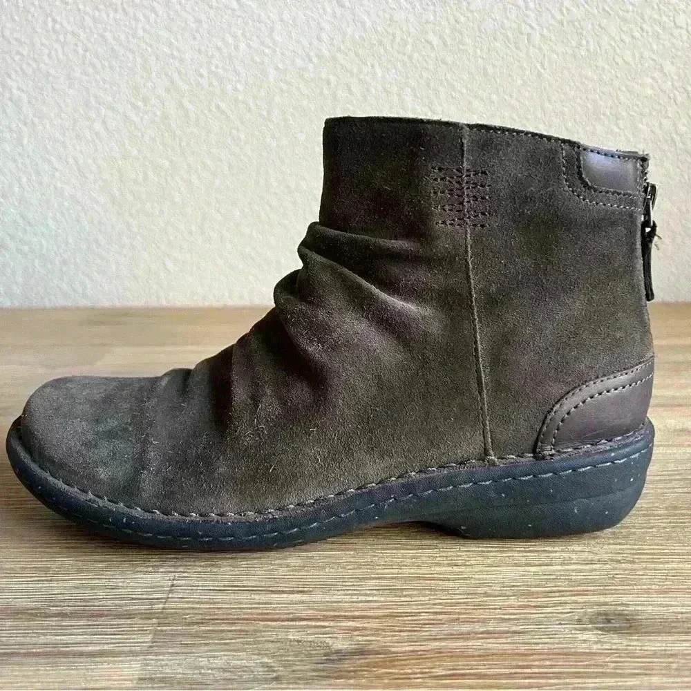 Clarks Ankle Boot Artisan Brown Suede Slouch Comfort Fashion Shoes Womens Sz 9.5 - Picture 3 of 13